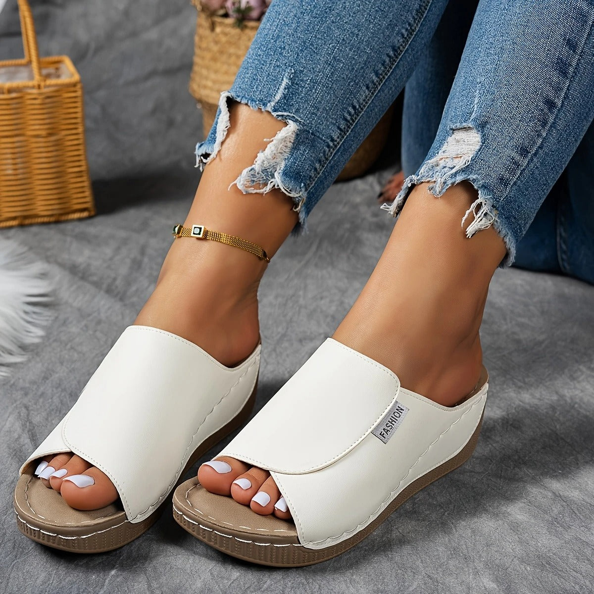 🔥Last Day Promotion 50% OFF - Women's Comfortable Thick Sole Arch Support Leather Slippers
